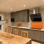 World Championship 2025-cozy House For Rent Villa